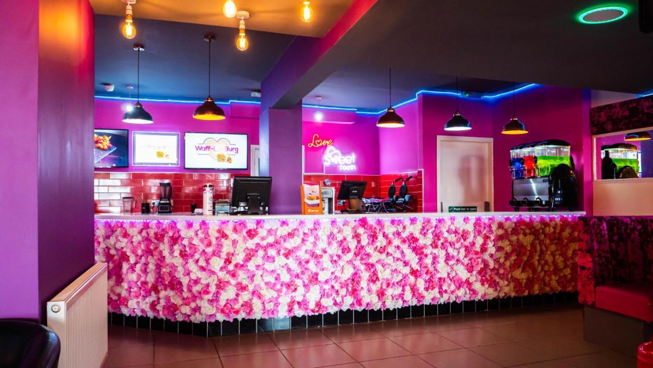 Hello Roomz - Pleasure Beach Hotel 3*