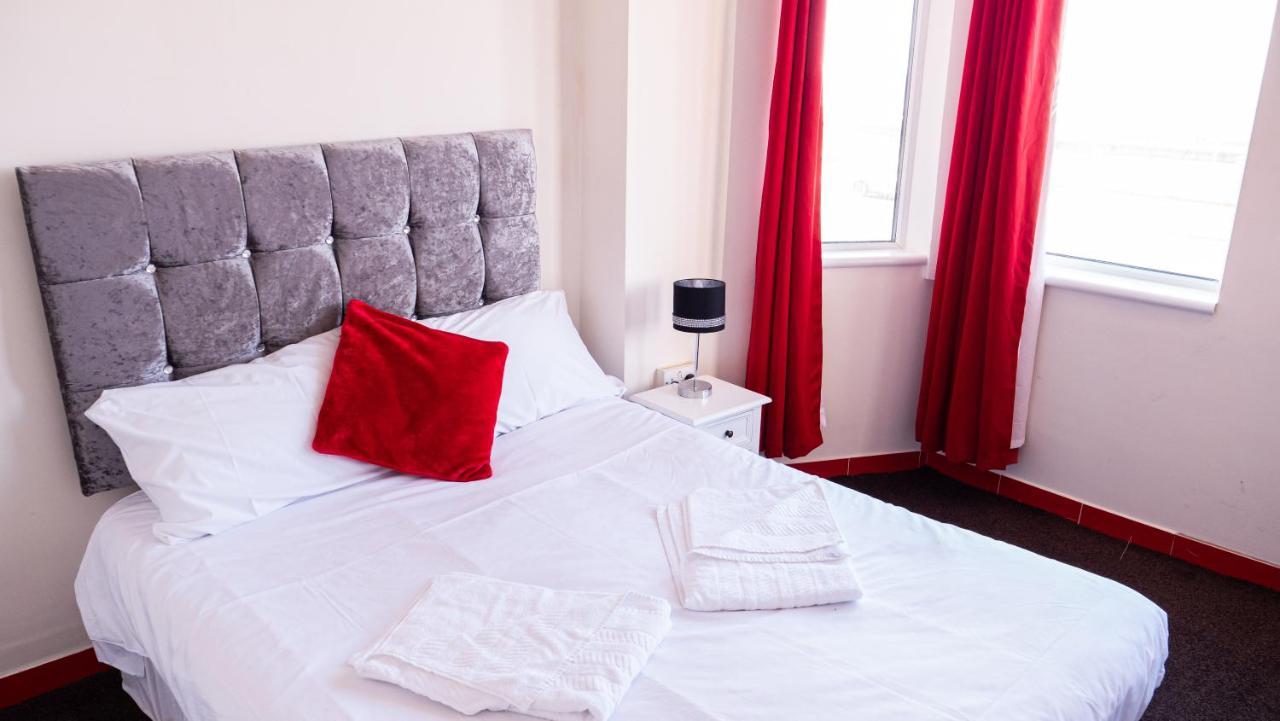 Hello Roomz - Pleasure Beach 3* Blackpool
