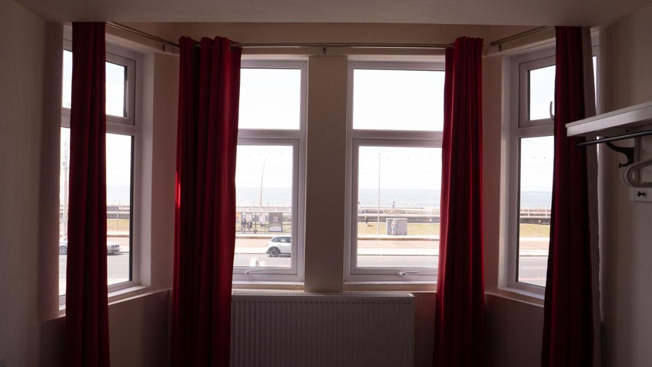 Hotel Hello Roomz - Pleasure Beach Blackpool