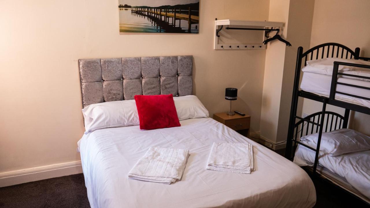 Hello Roomz - Pleasure Beach Blackpool