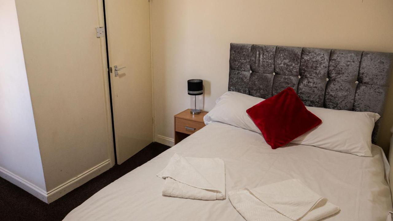 Hello Roomz - Pleasure Beach Blackpool