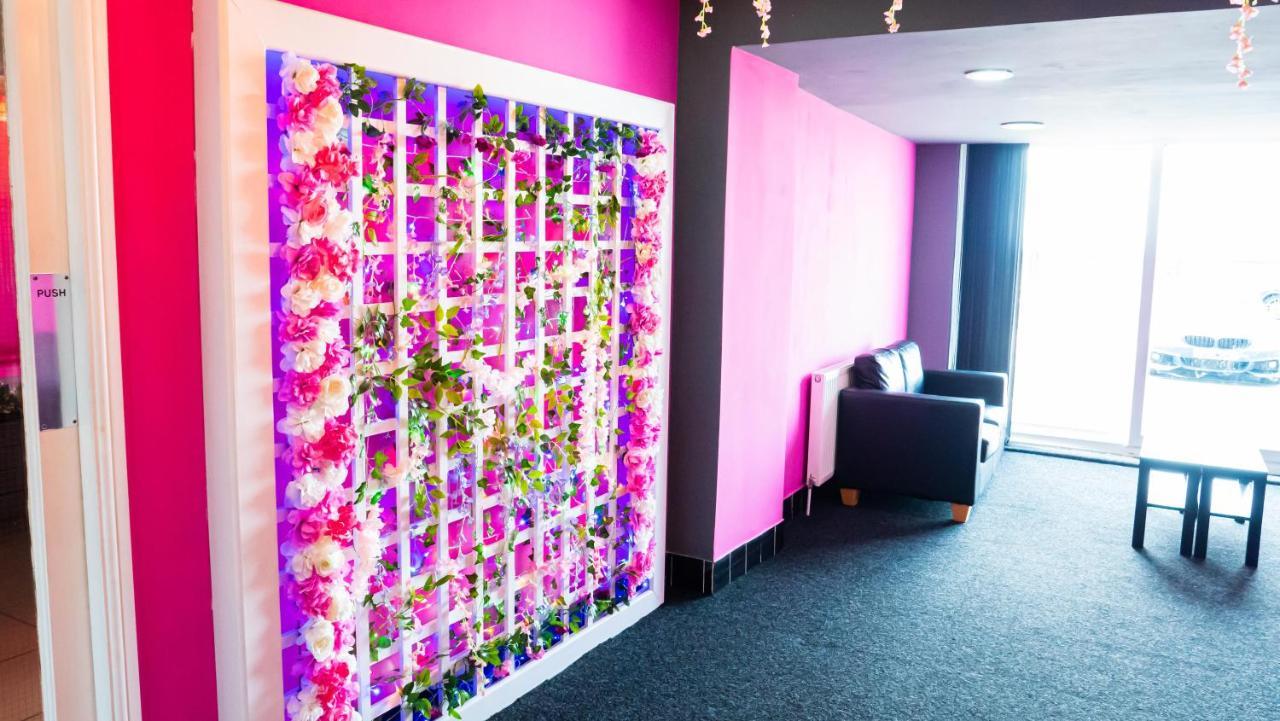 Hello Roomz - Pleasure Beach Hotel