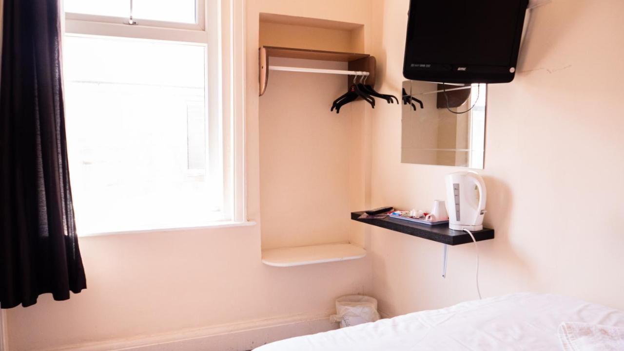 Hello Roomz - Pleasure Beach Hotel Blackpool