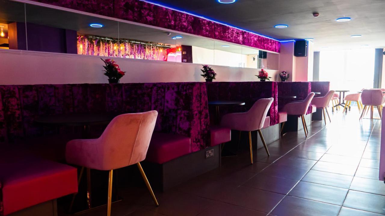 Hello Roomz - Pleasure Beach Blackpool