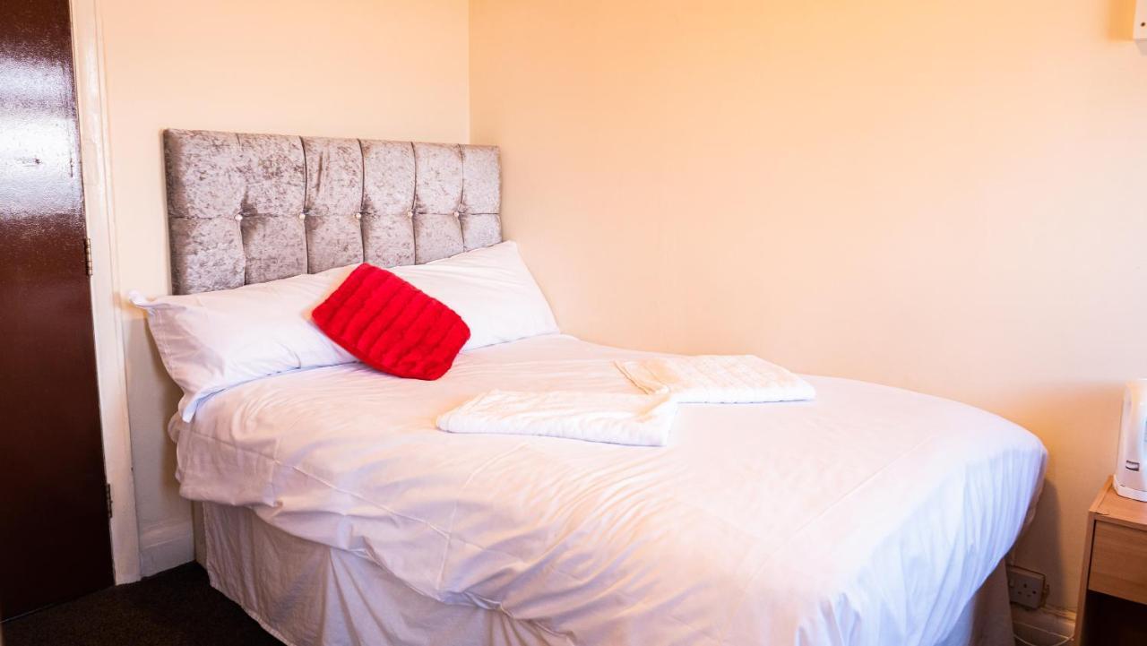 Hello Roomz - Pleasure Beach Blackpool