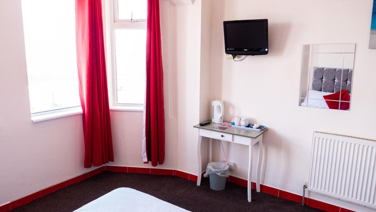 Hello Roomz - Pleasure Beach Hotel 3*