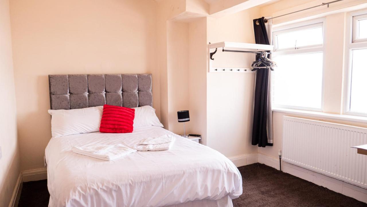 Hello Roomz - Pleasure Beach Blackpool
