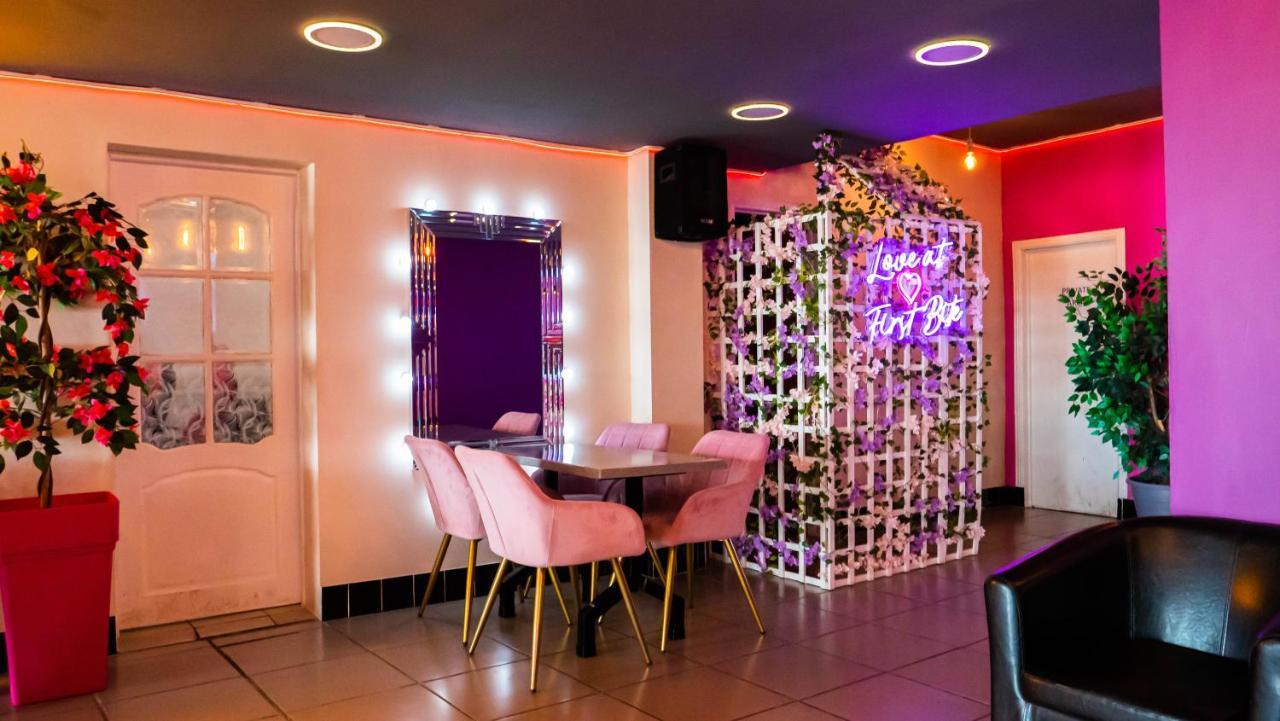 Hello Roomz - Pleasure Beach Hotel 3*