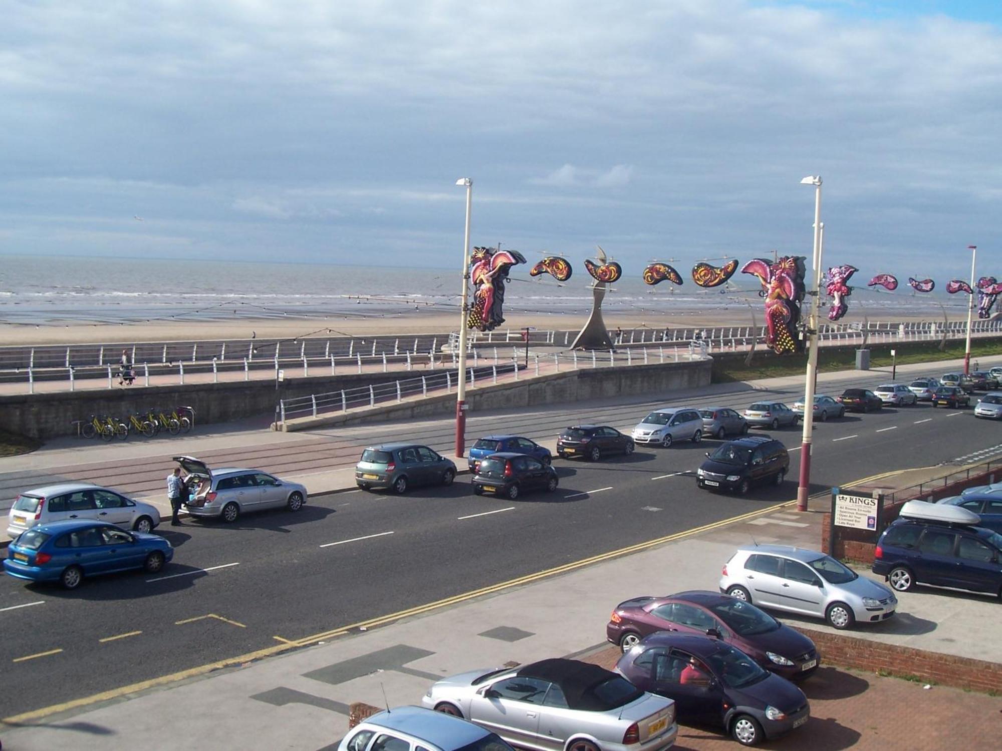 Hello Roomz - Pleasure Beach Blackpool