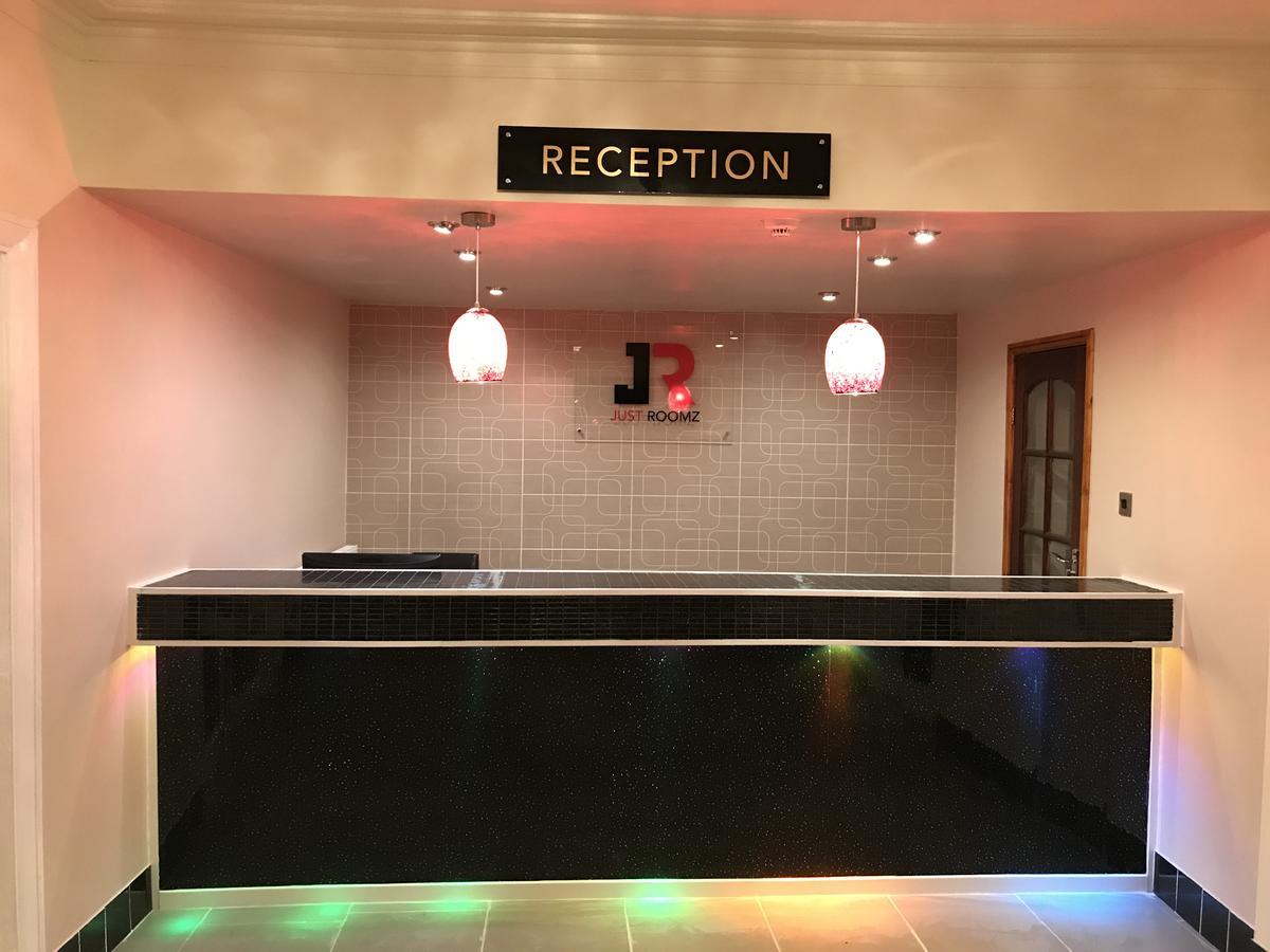 Hello Roomz - Pleasure Beach 3*