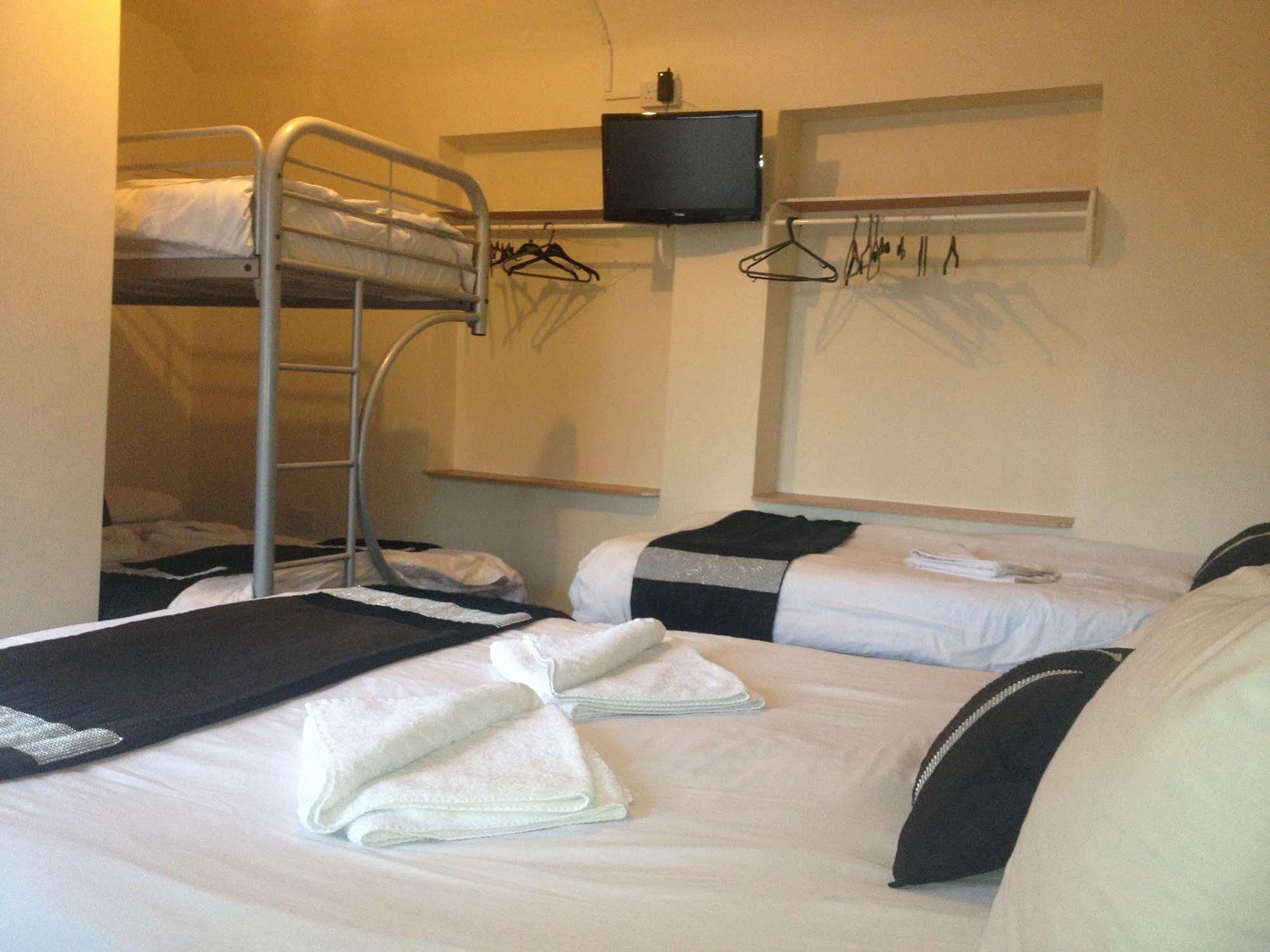 Hello Roomz - Pleasure Beach Hotel Blackpool