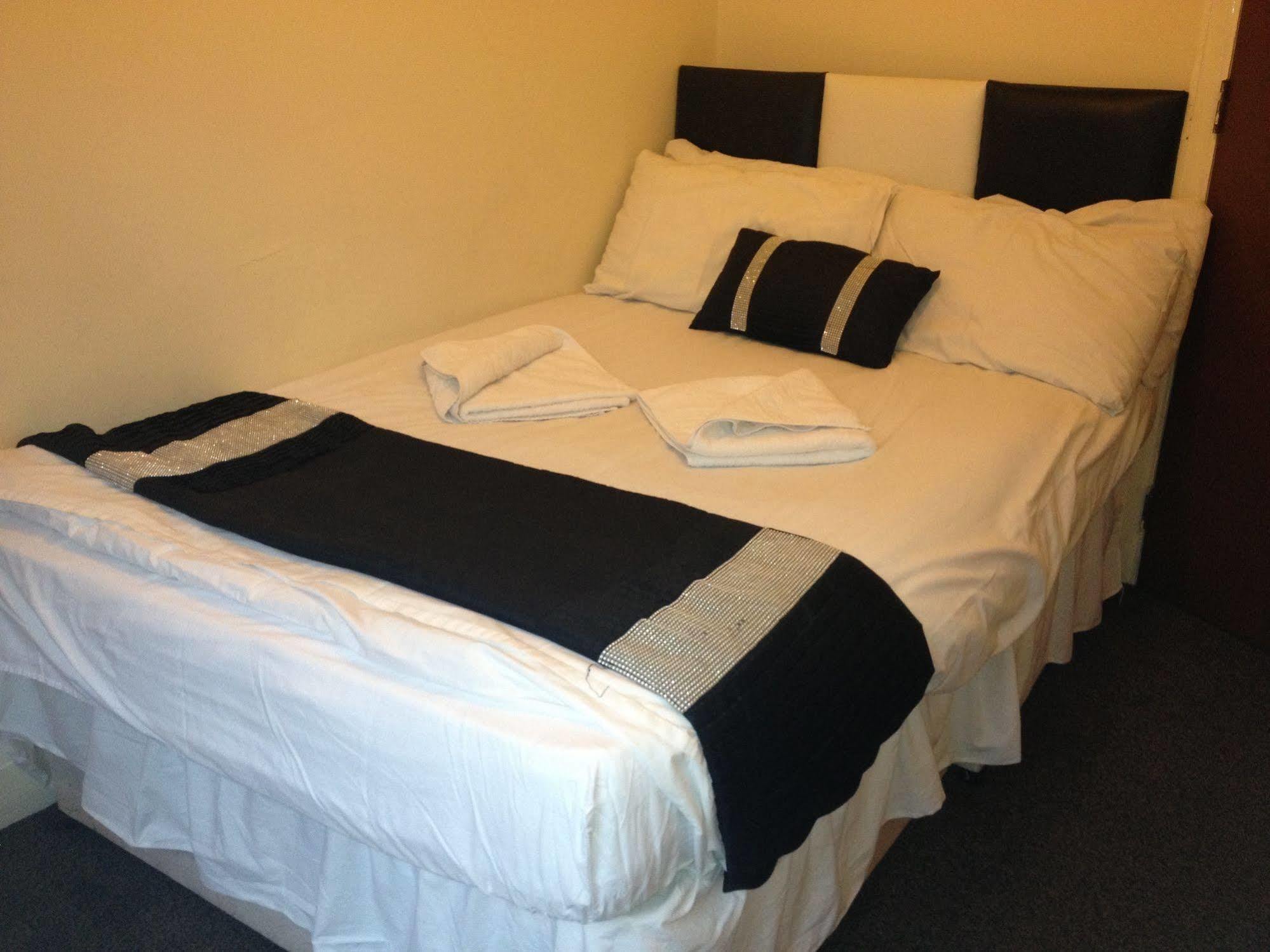 Hello Roomz - Pleasure Beach Blackpool