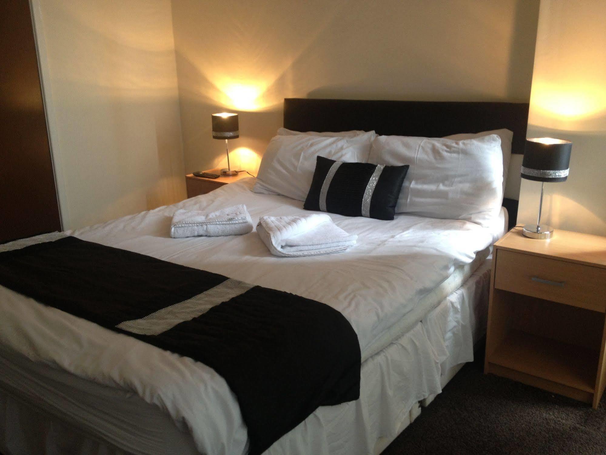 Hello Roomz - Pleasure Beach Blackpool